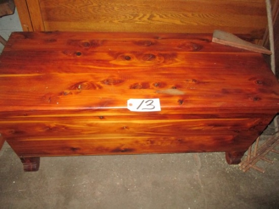 Cedar vchest