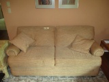 2-cushio Love Seat