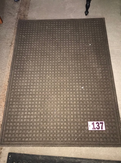 (1) Floor rug, 3'x4'