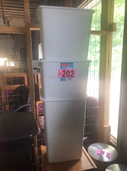 (3) Rubbermaid trashcans