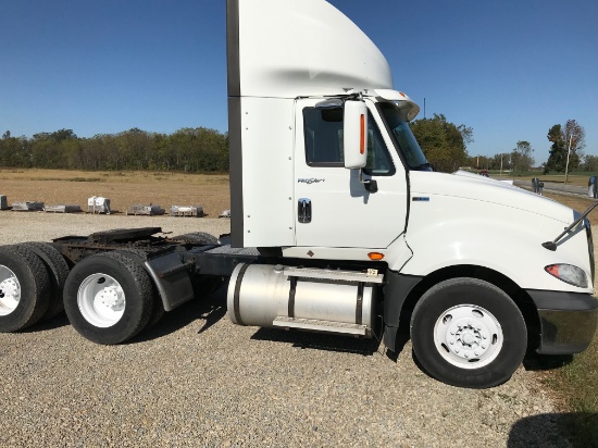 2013 International ProStar Day cab semi, white, air ride, max force, 430HP,