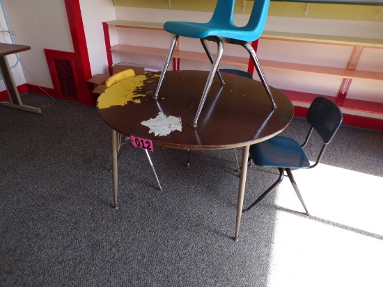 Round student 4 ft table & (4) chairs - 2nd Floor, old building