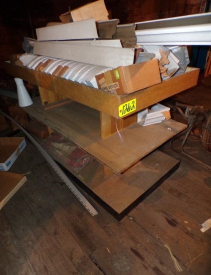 Display table w/ white aluminum spoting parts