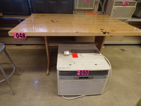 5ft x 41in hevay buthcer block table (4th gr rm)