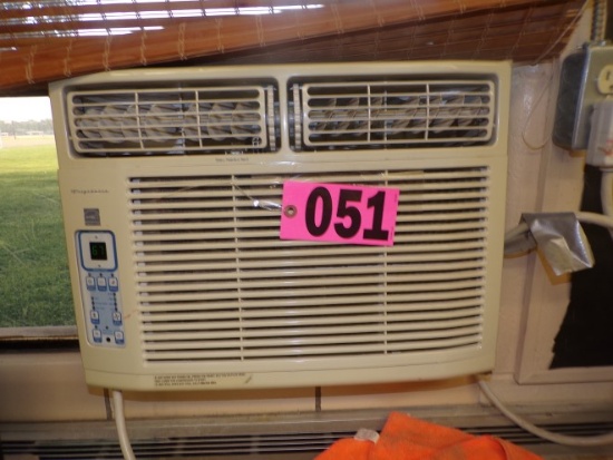 Frigidaire 10,000 btu window ac unit (4th gr rm)
