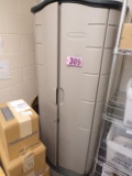 Rubbermaid 2 drawer storage cabinet (Rm 200)