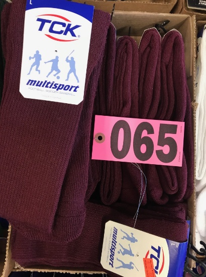 (13) Adult large maroon socks