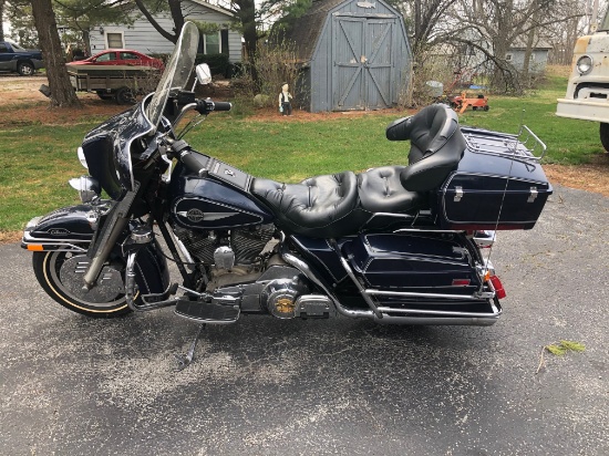 1984 Harley Davidson Classic Police Edition w/ 18,044 miles, saddle bags, & carg