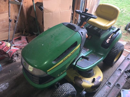 John Deere LA115 garden tractor 100 series w/ 294 hrs