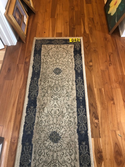 (2) Pc Runner & area rug (has cut out)  - NO SHIPPING NO SHIPPING