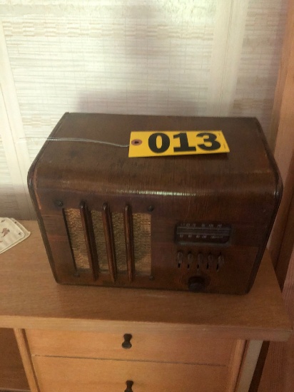 Delco antique table top radio - No Shipping