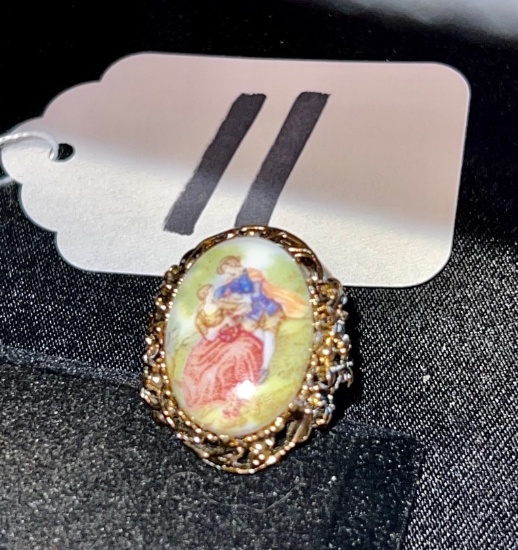 Adjustable cameo stone & fillagree gold colored ring