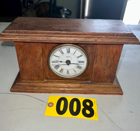 Wood mantle Quartz clock