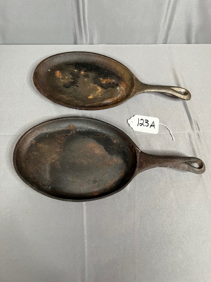 (2) 9.5in. Cast iron skillets