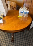 Round oak pedestal kitchen table w/ (5) chairs