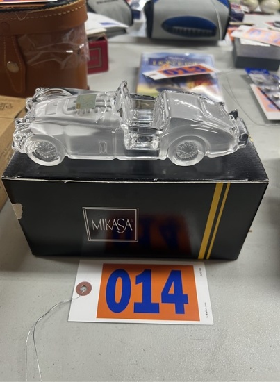 Mikasa glass car w/ box