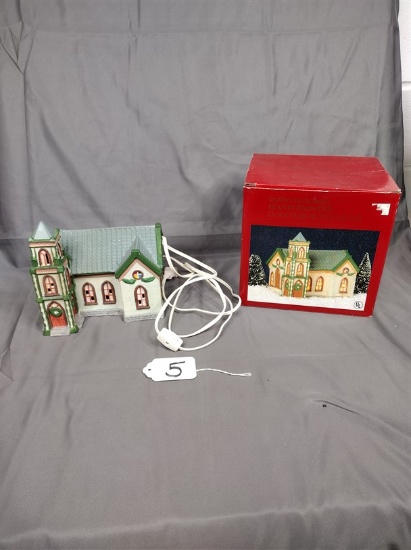 Dickens Collectibles hand painted house w/ box