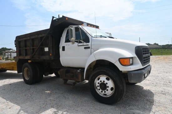 2000 Ford F-750XL Super Duty Dump Truck