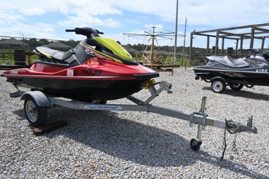 2024 Yamaha EX Deluxe Waverunner w/Com-Fab Trailer