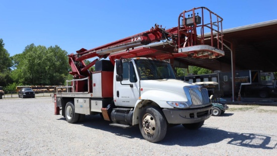 2004 International 4300SBA 4X2 DT466