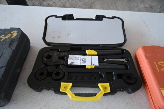 APOLLO Pex Crimp Tool Kit