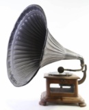 ANTIQUE PHONOGRAPH CRANK RECORD PLAYER