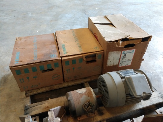 LOT OF ELECTRIC MOTORS IN BOXES