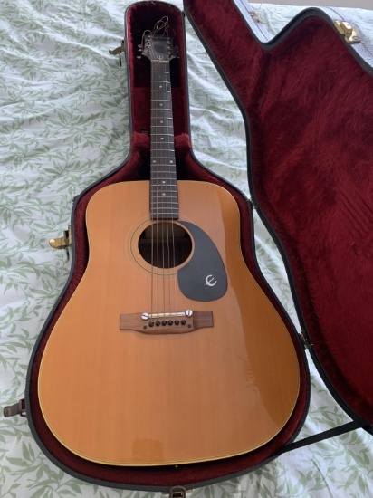 EPIPHONE ACOUSTIC GUITAR WITH CASE