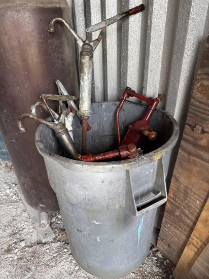 LOT BRUTE TRASH CAN & BARREL PUMPS
