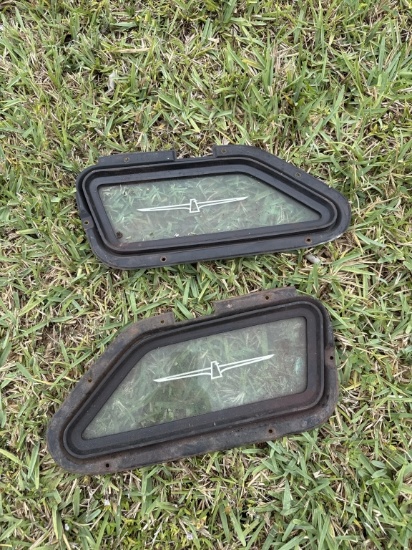 PAIR T-BIRD SIDE WINDOWS