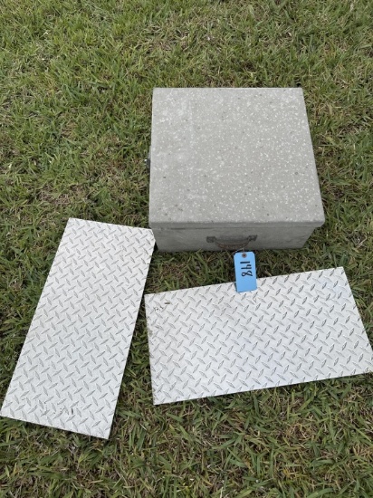 ALUMINIUM BOX & (2) PANNELS
