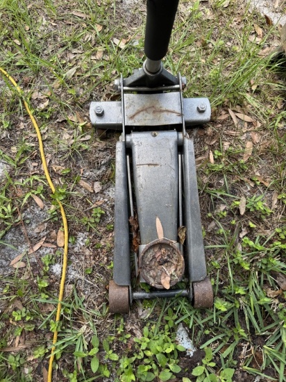 FLOOR JACK