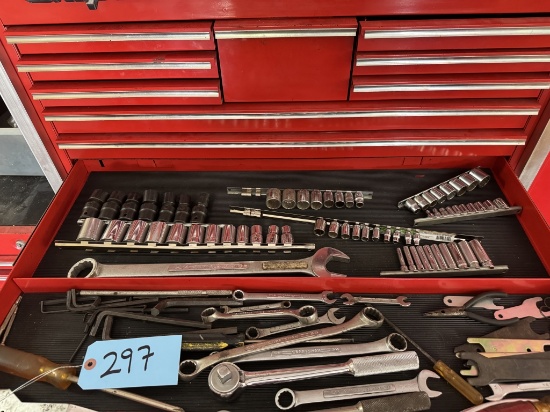 TOOL LOT DRAWER OF TOOLS (TOOLS ONLY NO TOOLBOX)