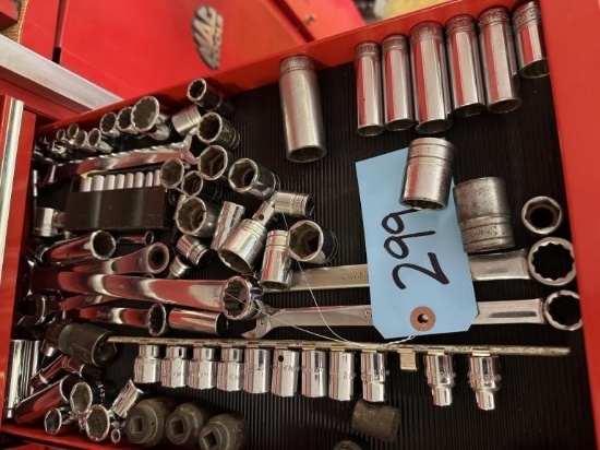 TOOL LOT DRAWER OF TOOLS (TOOLS ONLY NO TOOLBOX)