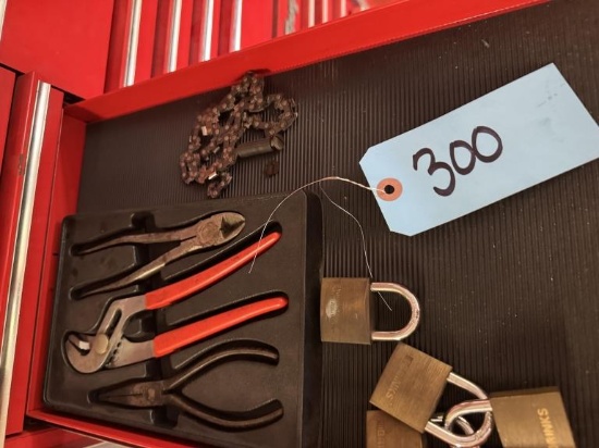 TOOL LOT DRAWER OF TOOLS (TOOLS ONLY NO TOOLBOX)