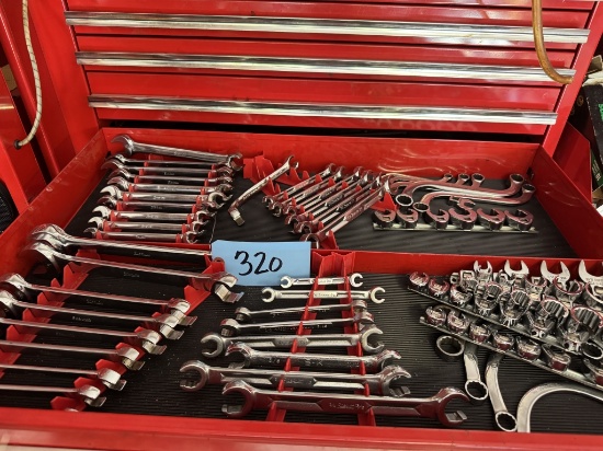 TOOL LOT DRAWER OF TOOLS (TOOLS ONLY NO TOOLBOX)