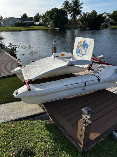 FUN CAT TWIN MOTOR ELECTRIC BOAT