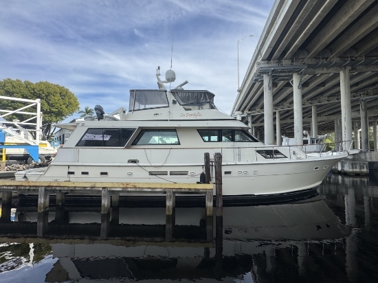 1990 Hatteras 67 Cockpit Motoryacht