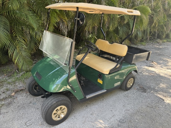 EZ-GO TXT48 GOLF CART WITH CARRY BED