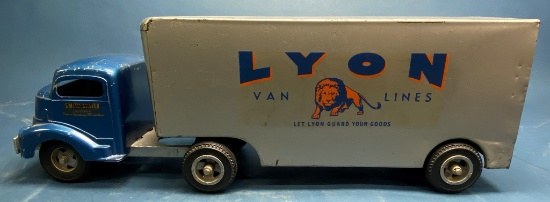 Smith Miller Lyon Van Lines Truck