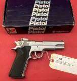 Smith & Wesson 1006 10mm Pistol