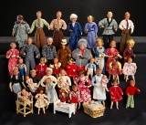 Grand Collection of German Dollhouse Dolls in 1950s Mode by Caco 800/1100