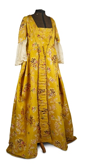 Fine 18th Century Lady's Gown of Finest Silk 1300/1600