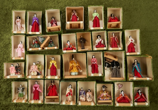 2.5"-5" Lot of miniature Japanese Kyoto-Bijan in traditional costumes, original boxes.