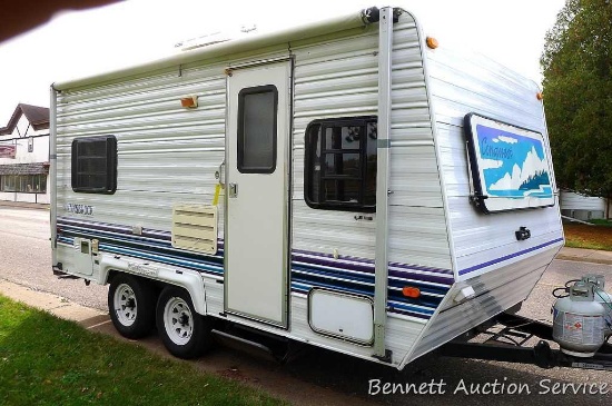 18 foot Gulf Stream Innsbruck Model LI18FD Travel Trailer. Has been well maintained and needs