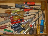 Assortment of screwdrivers incl. Phillips and flat.