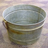 Cute galvanized tub with handles. Approx. 13-3/4
