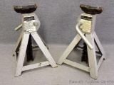 Pair of 2 ton heavy duty jack stands.