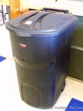 Rubbermaid Roughneck 45 gallon garbage can with wheels. Good condition.