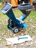 Murray Ultra 5.0 hp chipper/shredder with Briggs & Stratton engine. Takes up to 3